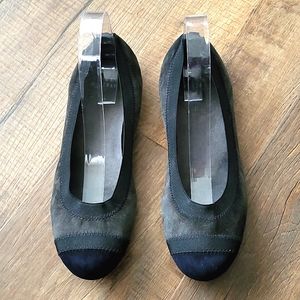 STUART WEITZMAN "GIVEABLE" SUEDE BALLET FLATS